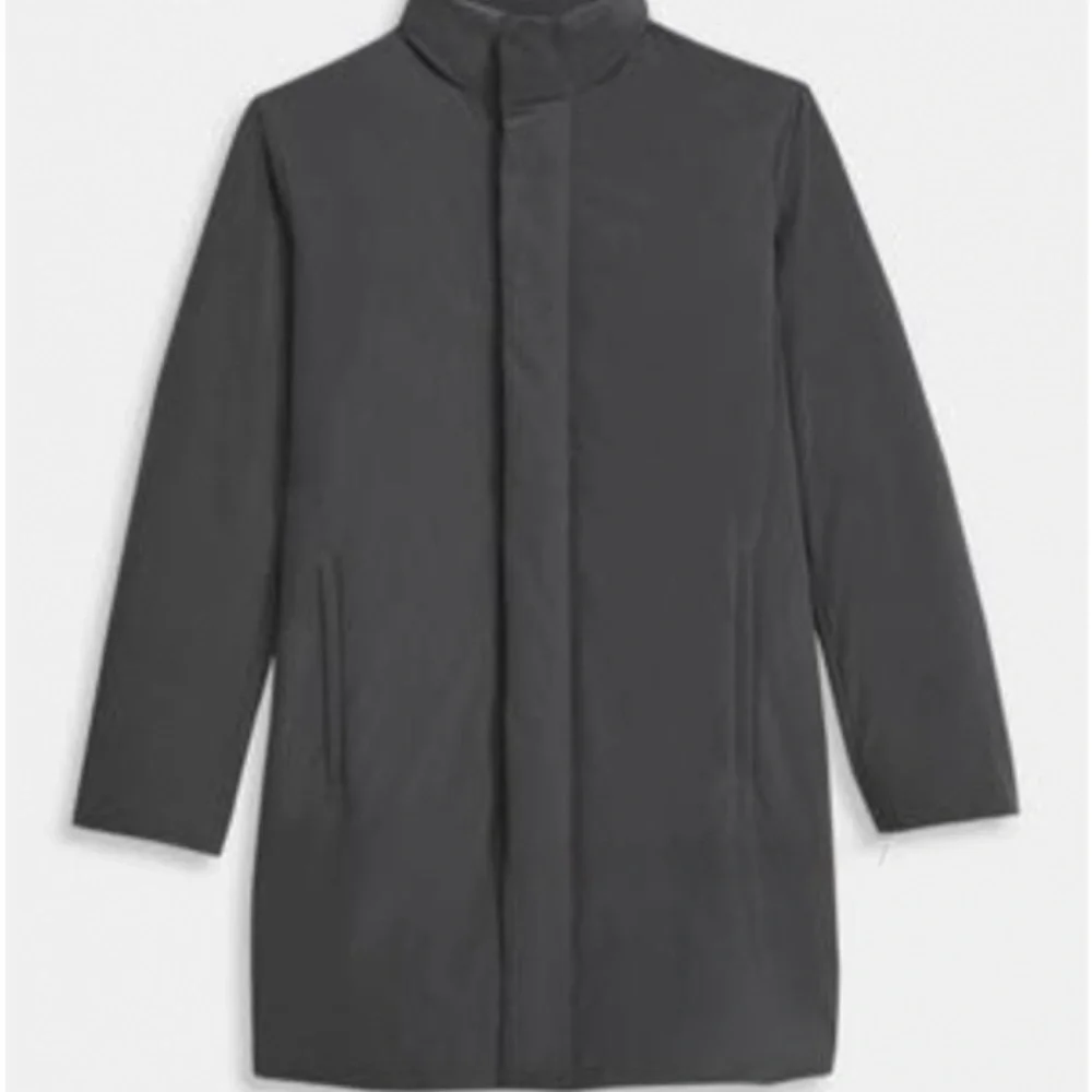 Theory Men's Nylon, a lightweight, crisp, water-resistant jacket navy - Size M